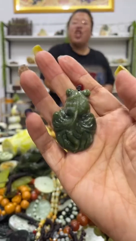 未镶嵌岫玉吊坠