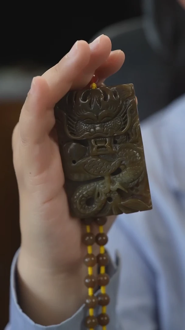 和田玉未镶嵌颈饰龙牌