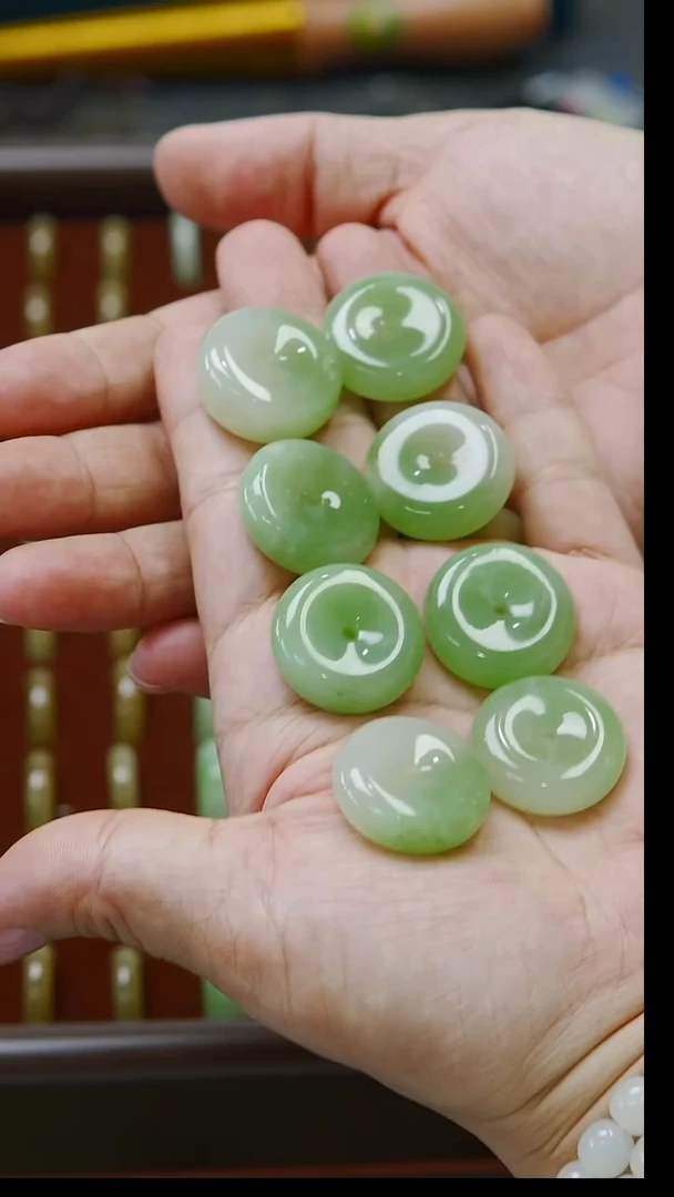 吊坠(不含链)未镶嵌和田玉翠青平安扣 （多样性发货其一）