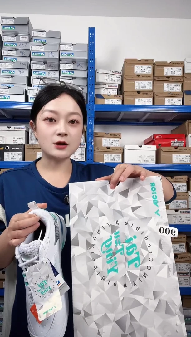 900号清仓衣服，不退不换！41码  TTY