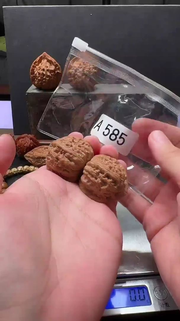 把件文玩核桃585 三角白 32尺 小手捻