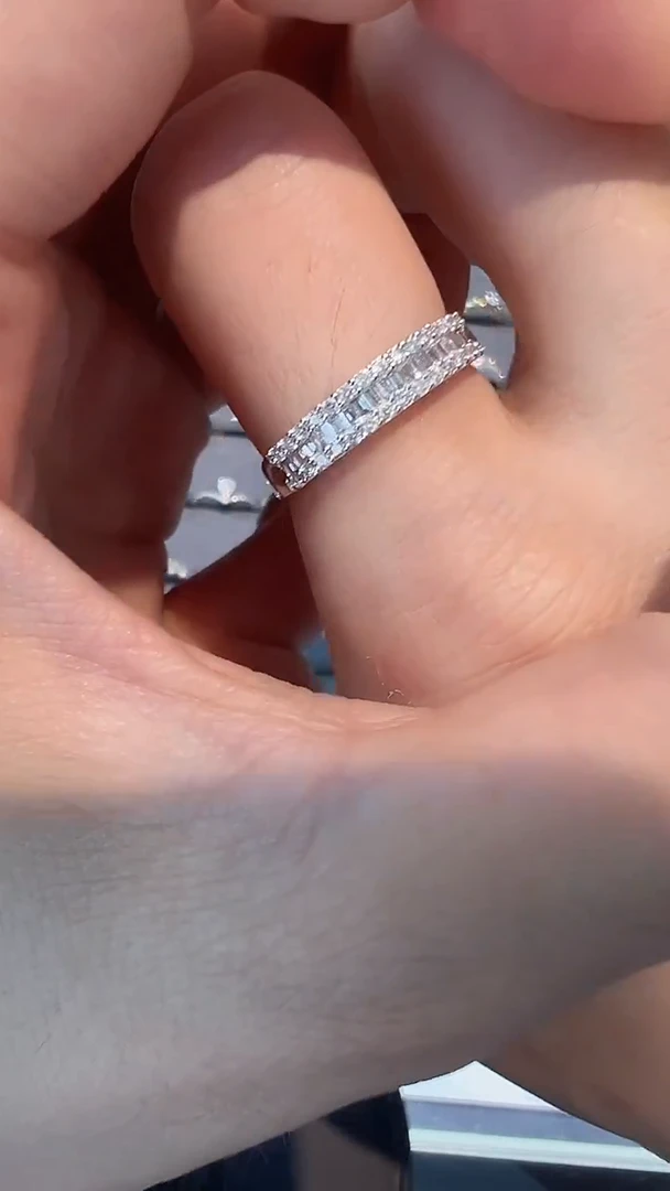 戒指18K金镶嵌钻石戒指