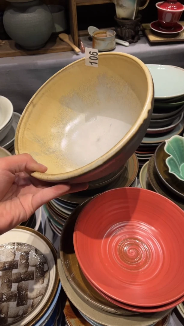 【闪购商品】瓷片106  外黑内黄手工大碗1个