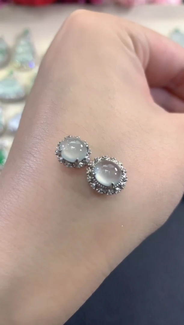 吊坠(不含链)18K金镶嵌翡翠春日珠宝 B9