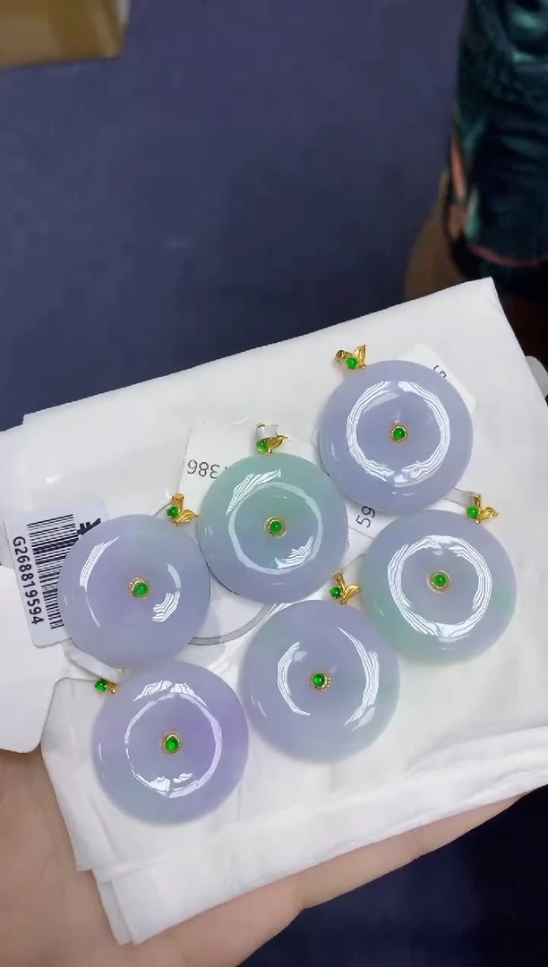 翡翠18K金镶嵌颈饰天然缅甸翡翠A货多样性发其一