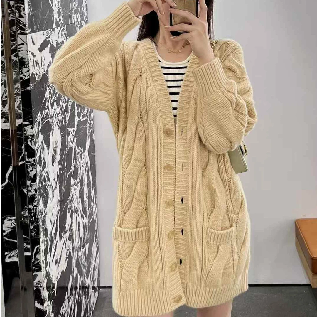 99新 Celine/思琳  XS码奶茶色绞花长款针织开衫