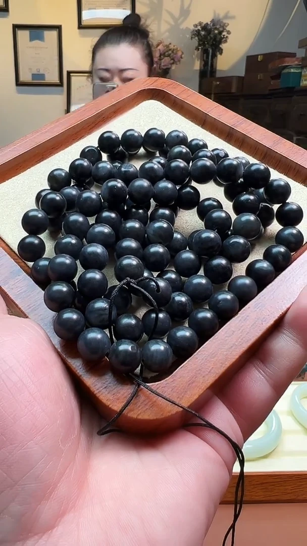 颈饰未镶嵌和田玉10mm左右带皮聚墨青花圆珠链子