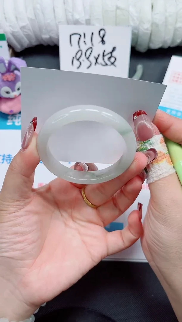 【闪购商品】石英质玉手镯未镶嵌75