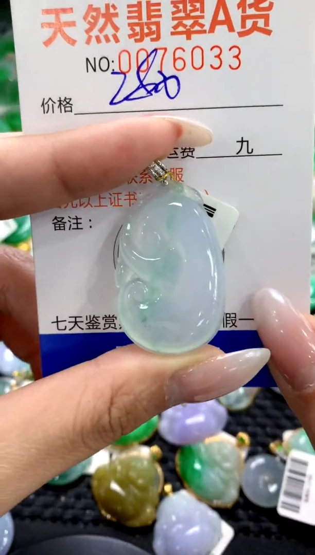 翡翠18K金镶嵌颈饰1111111111111111