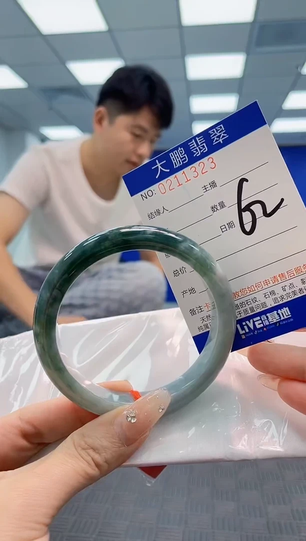 翡翠手镯未镶嵌AAAAAAAA
