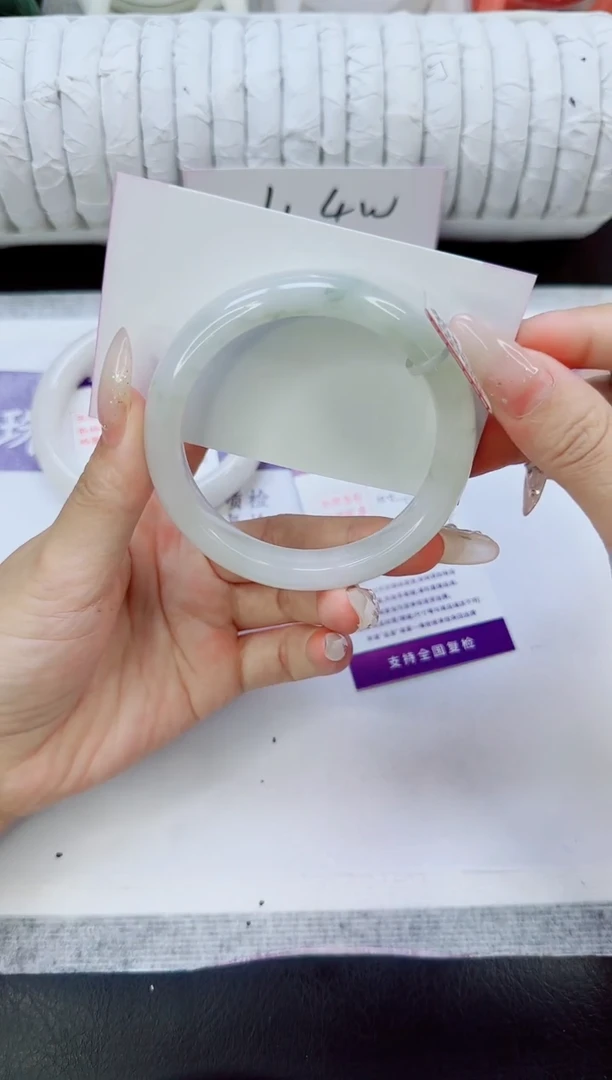 未镶嵌手镯石英质玉81/56.7