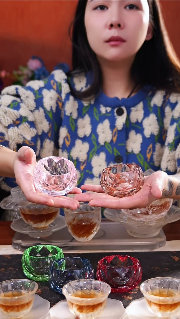 熊****?原矿水晶大肚杯子