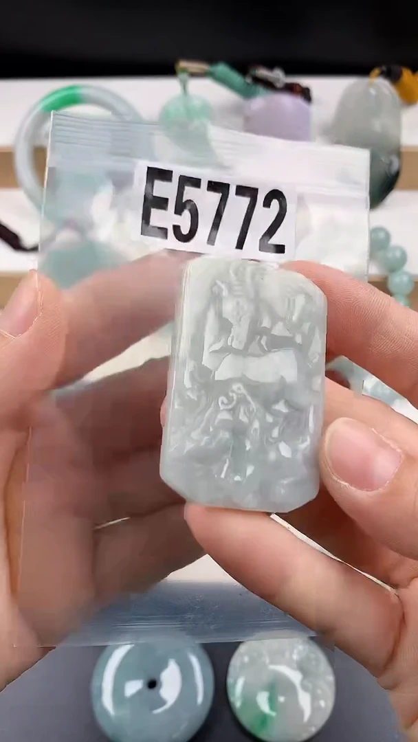 颈饰未镶嵌翡翠天然翡翠吊坠挂件