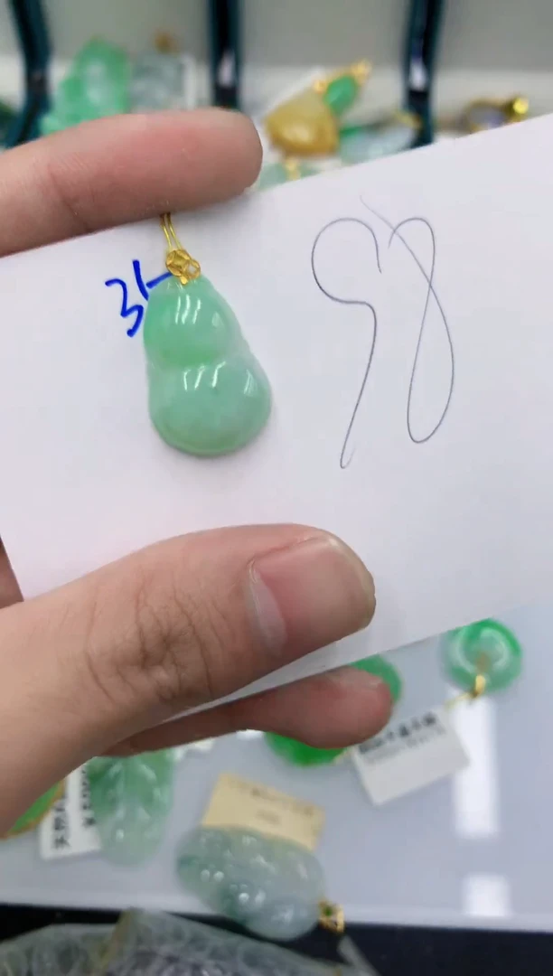 颈饰18K金镶嵌翡翠翡翠