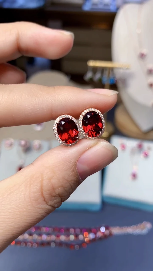 银S925镶嵌耳钉石榴石天然