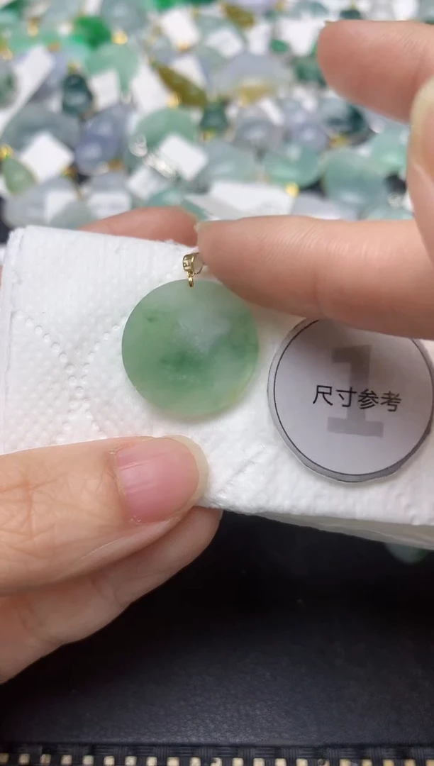 颈饰18K金镶嵌翡翠天然缅甸A货翡翠