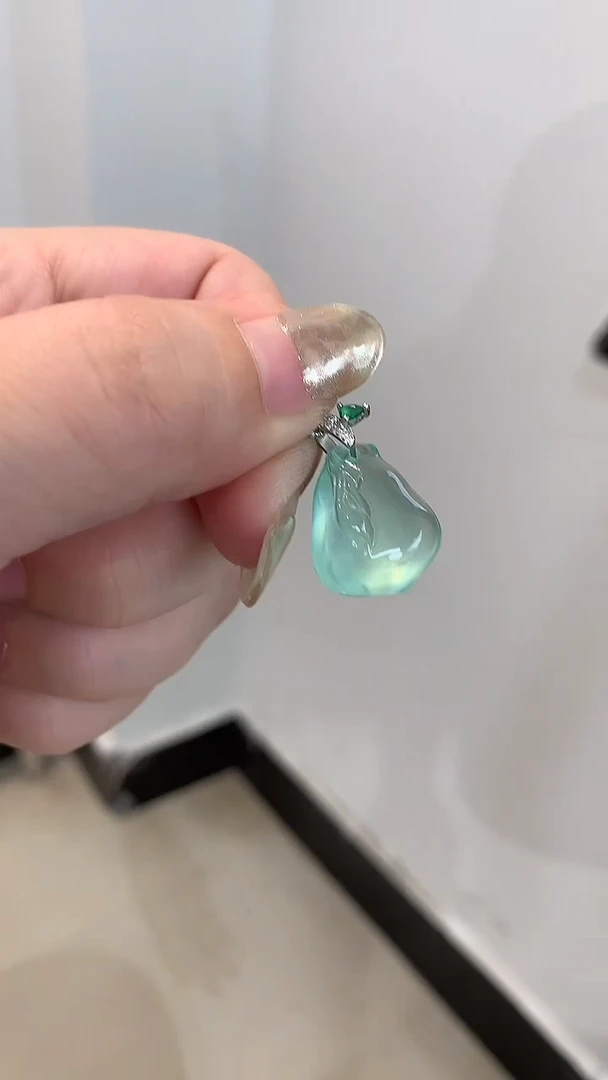 未镶嵌蛇纹石玉颈饰福瓜不带链子