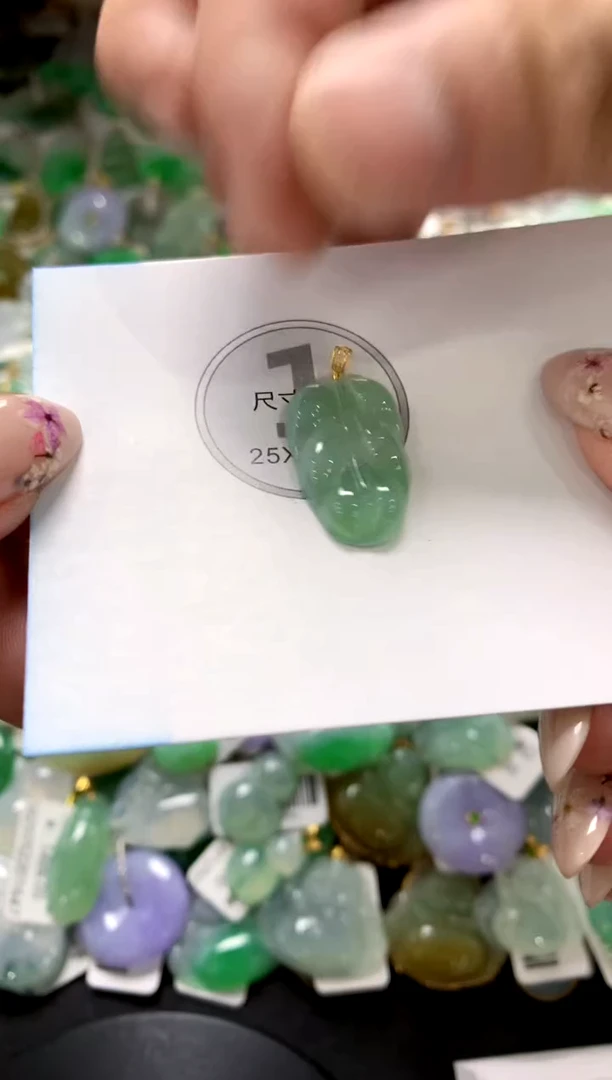 翡翠18K金镶嵌颈饰1111111111111111