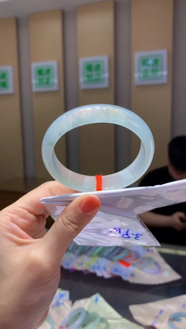翡翠手镯未镶嵌-Q136圈口58*15*8
