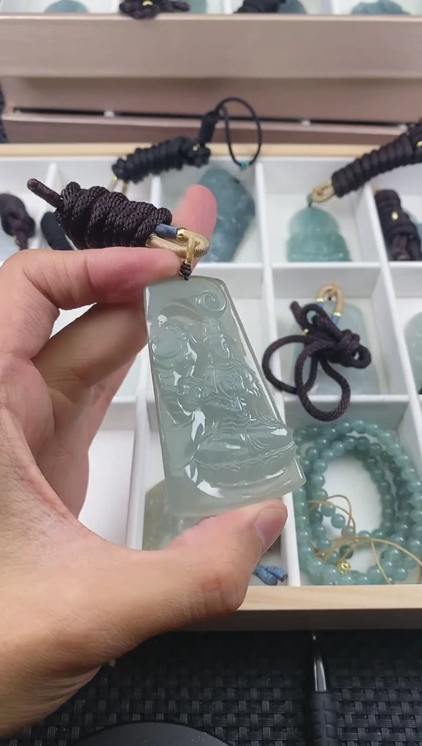 翡翠未镶嵌颈饰