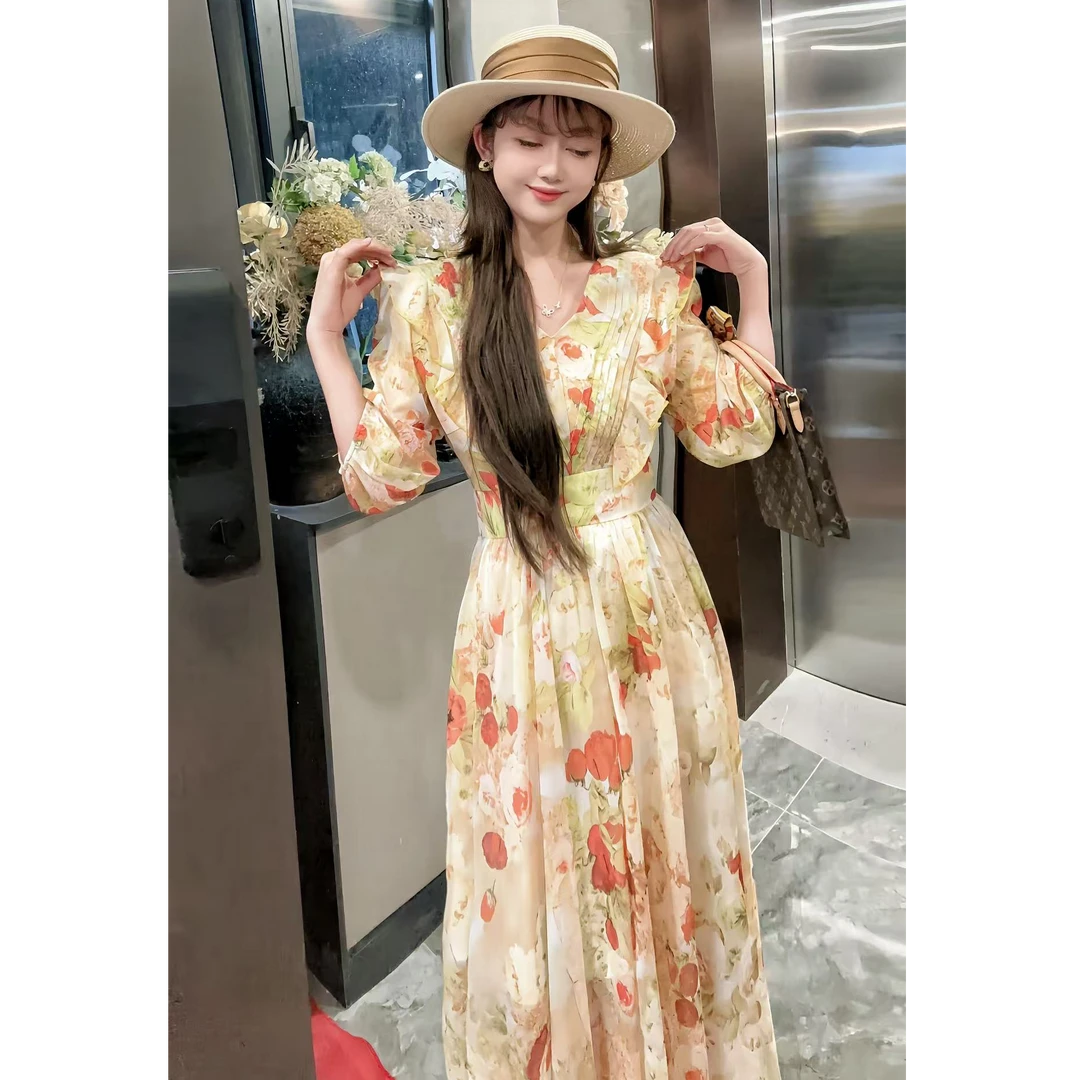 春季碎花复古高级感V领茶歇长裙洋气超好看减龄内搭印花连衣裙女