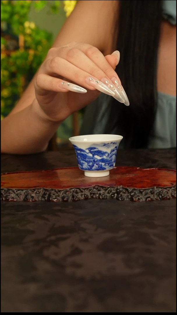 青花手绘山水主人杯