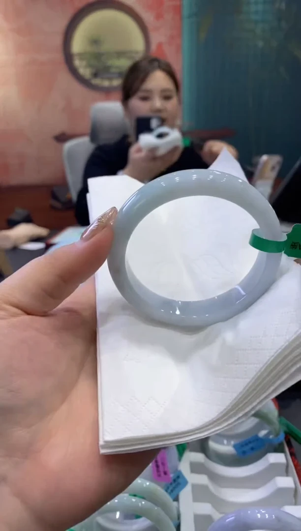 【闪购商品】翡翠手镯未镶嵌多人0011855
