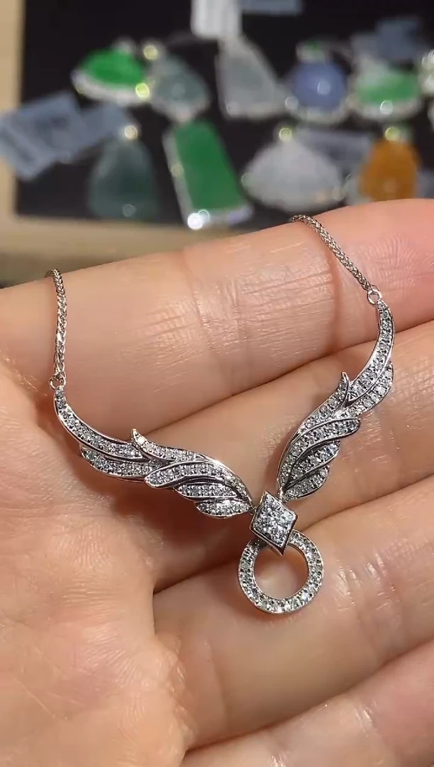 项链18K金镶嵌翡翠项链