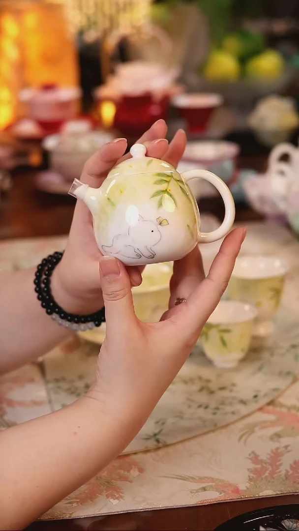 桂猫戏蝶 哈哈哈哈哈哈哈