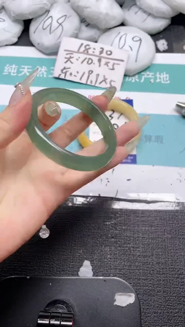 未镶嵌手镯石英质玉38-57