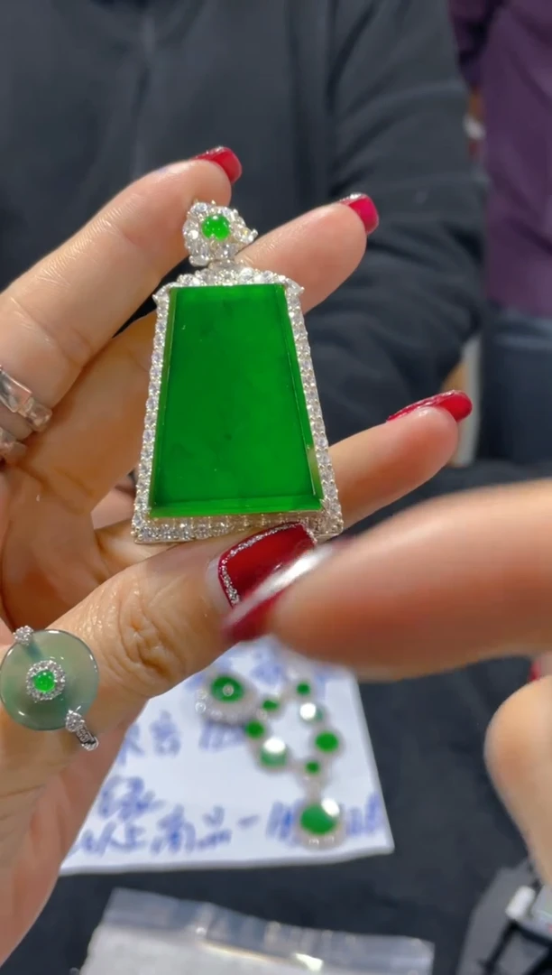 【闪购商品】定制翡翠未镶嵌天然A货翡翠假一罚四（多样性发货）