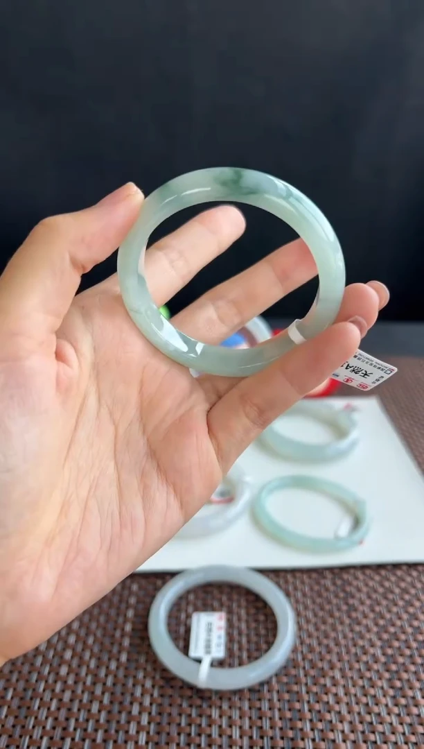 翡翠手镯未镶嵌67号52.5*10.5*7