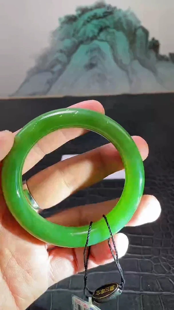 和田玉（碧玉）手镯未镶嵌一个