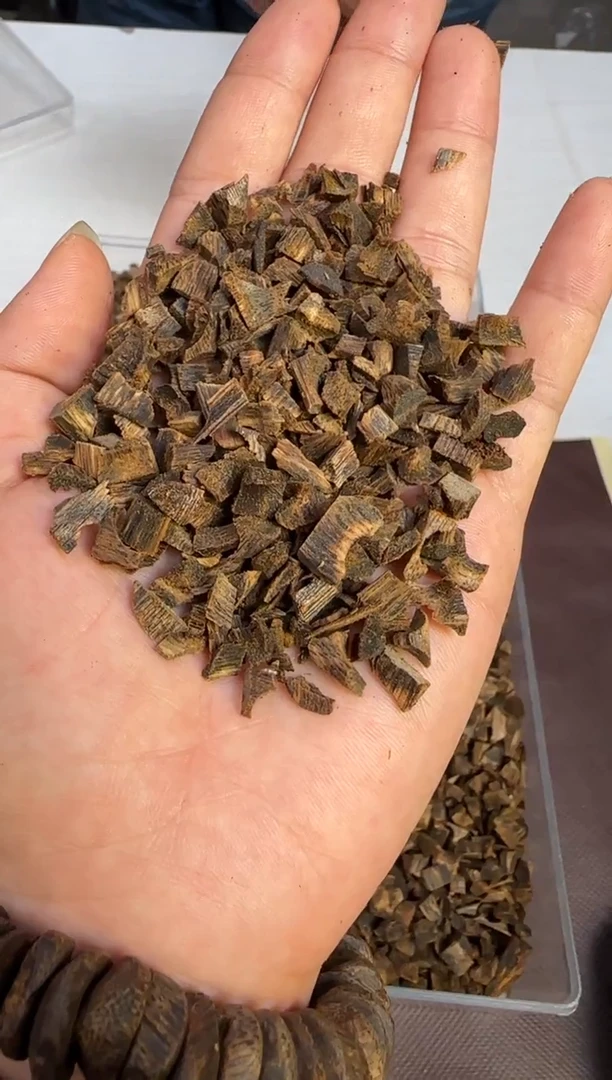 沉香碎屑沉香沉水级海南老白棋小米粒碎料50g+多样性发1