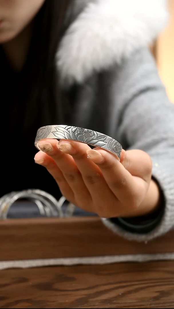 鱼戏青莲纯银手镯 圈口58