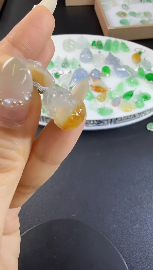 颈饰18K金镶嵌翡翠H1130-1501-424