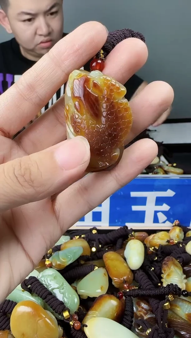 和田玉未镶嵌颈饰1