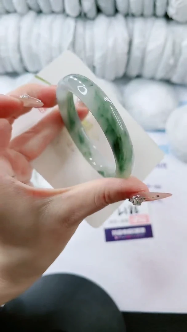 【闪购商品】石英质玉手镯未镶嵌多样性发货L186