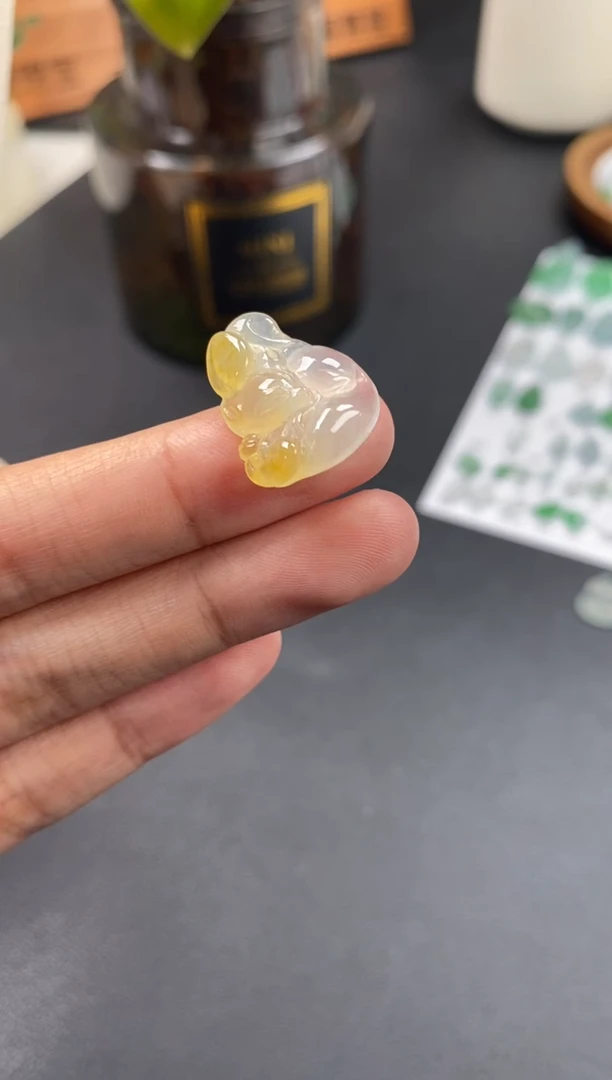 翡翠未镶嵌颈饰翡翠冰种裸石