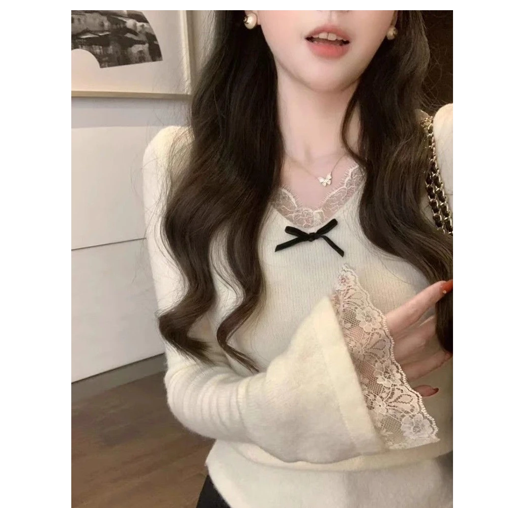 韩系小香风蕾丝花边v领女装上衣洋气修身秋季小众显瘦长袖打底衫