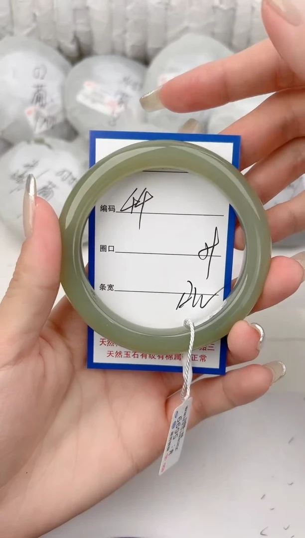 和田玉手镯未镶嵌44颜色微差无瑕疵
