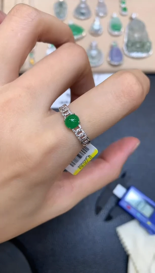 18K金镶嵌戒指翡翠蛋面【无服务费