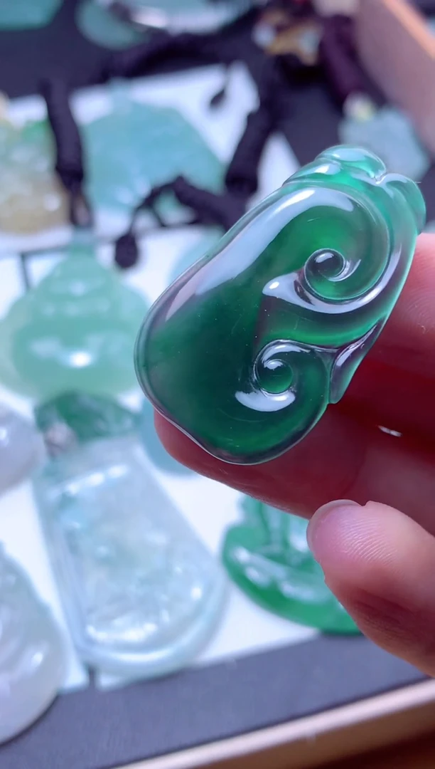 颈饰未镶嵌翡翠天然A货翡翠 天然A货翡翠天然翡翠多样性发货 发一