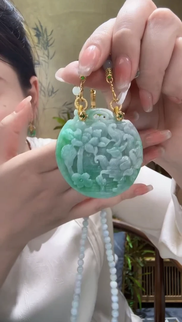 翡翠未镶嵌颈饰吊坠