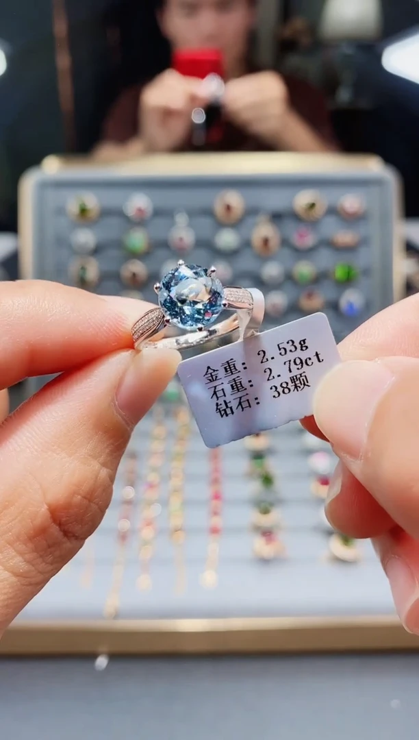 海蓝宝石戒指18K金镶嵌2.79配钻