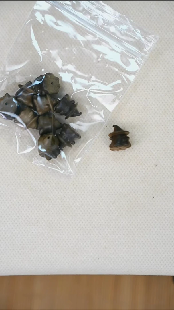 檀香雕刻阴沉小精灵挂件