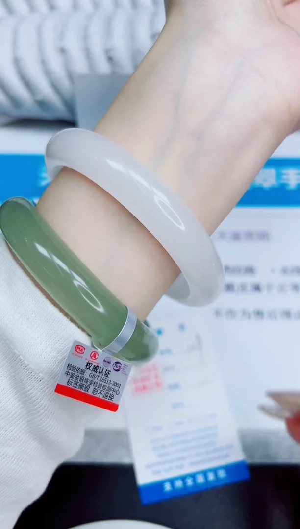 未镶嵌手镯石英质玉168/66.2