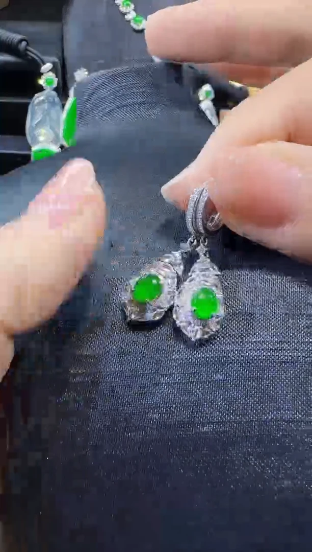 【闪购商品】翡翠耳饰18K金镶嵌耳包