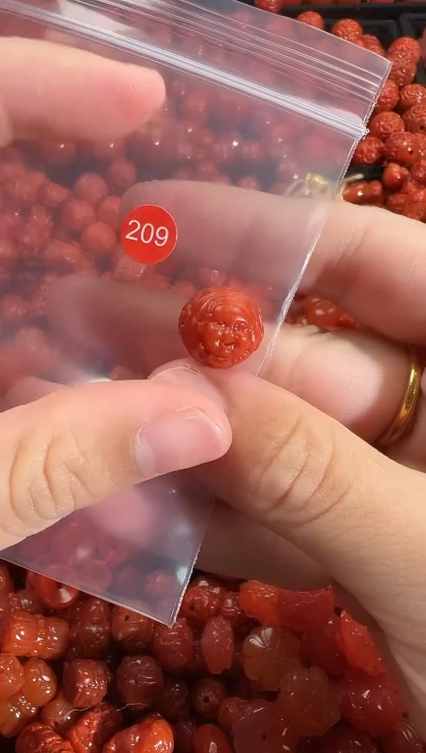 颈饰未镶嵌南红玛瑙1