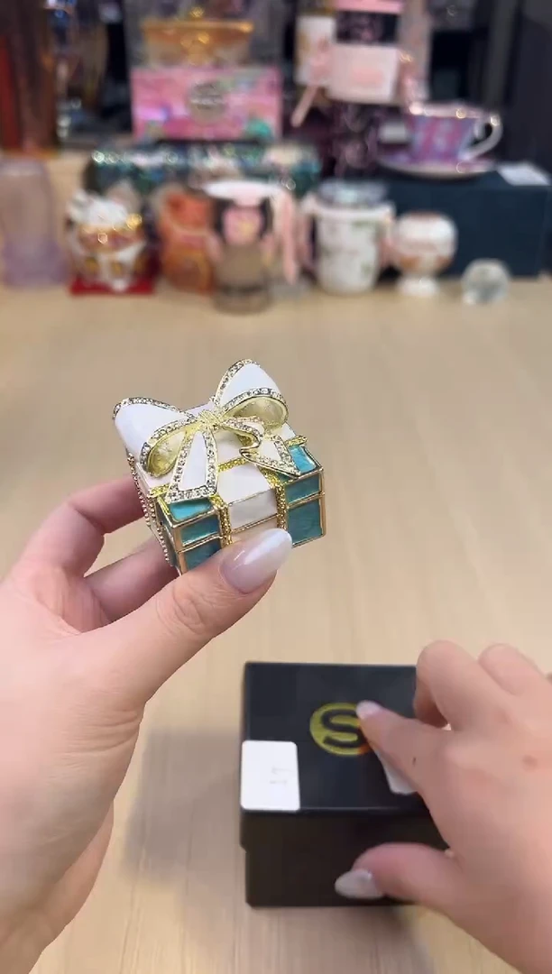 67蓝色正方礼物盒